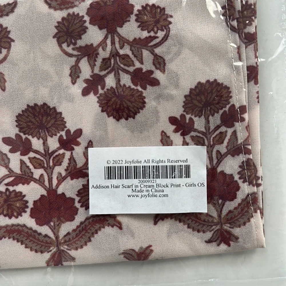 Joyfolie Chels Scarf in cream block print floral NWT for girls.